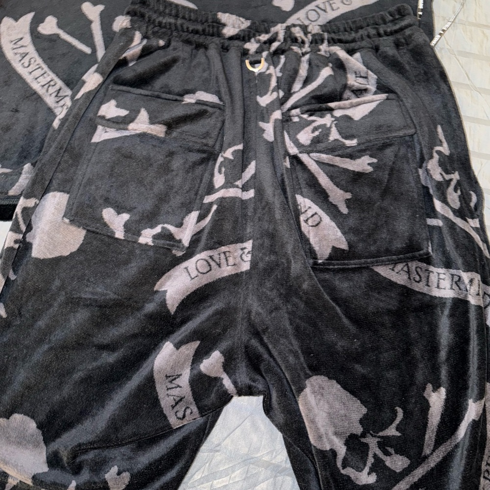 Mastermind Japan Love & Peace Velour Set (L Top / M Shorts) – Rare – See Flaw - Picture 2 of 9